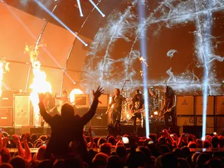 mgid:file:gsp:scenic:/international/mtvema/2014/images/galleries/2014-ema-hightlights/Slash-MylesKennedy-SimonNeil-458711988.jpg