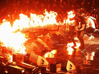 mgid:file:gsp:scenic:/international/mtvema/2014/images/galleries/2014-ema-hightlights/Slash-MylesKennedy-SimonNeil-458712356.jpg