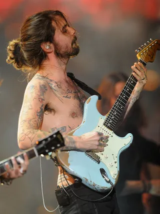 mgid:file:gsp:scenic:/international/mtvema/2014/images/galleries/2014-ema-performers/SimonNeil-458712940.jpg