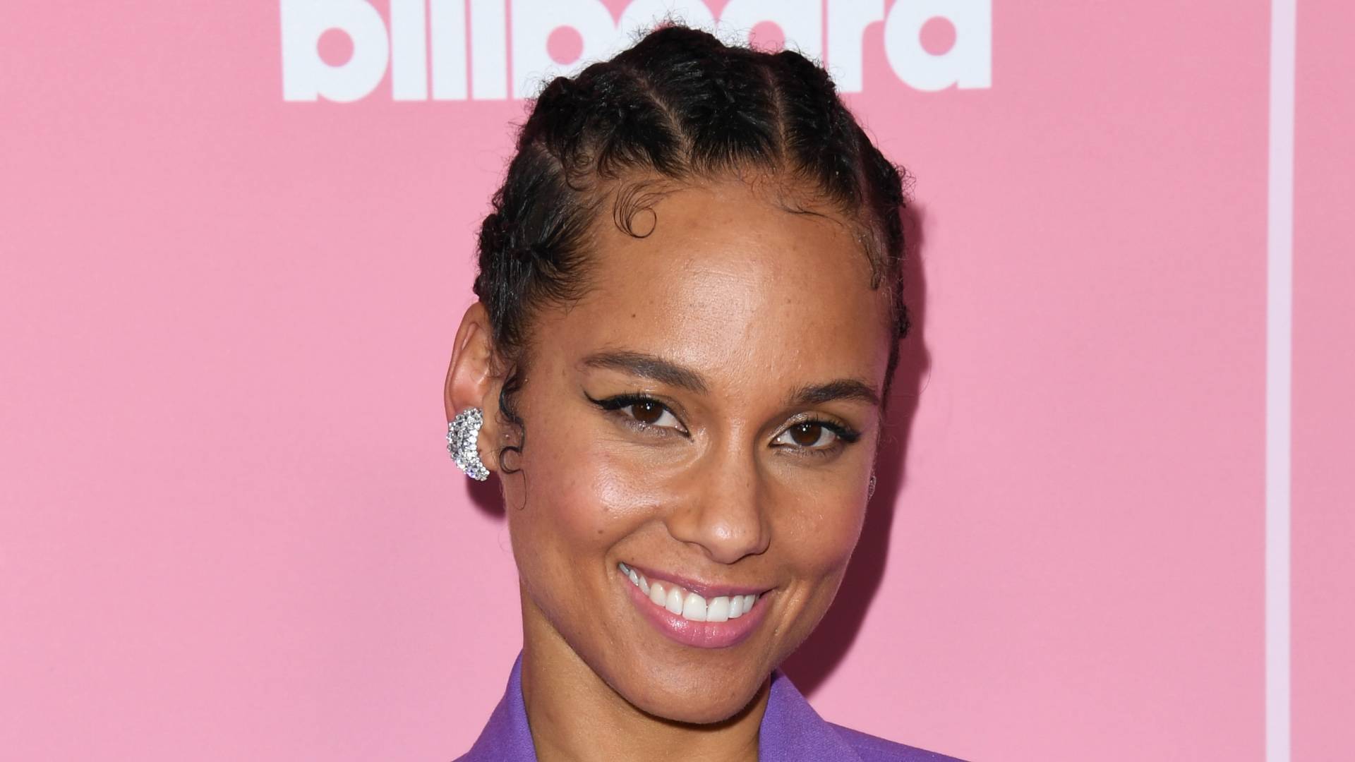 Alicia Keys Partners With NFL To Launch Black Business Fund - (Video