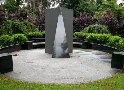 Glen Rock Memorial - The Glen Rock 9/11 Memorial in Glen Ridge, New Jersey is located 25 miles from Ground Zero and features the names of 11 victims who once called Glen Ridge home.(Photo: Flickr.com/vzdemo)