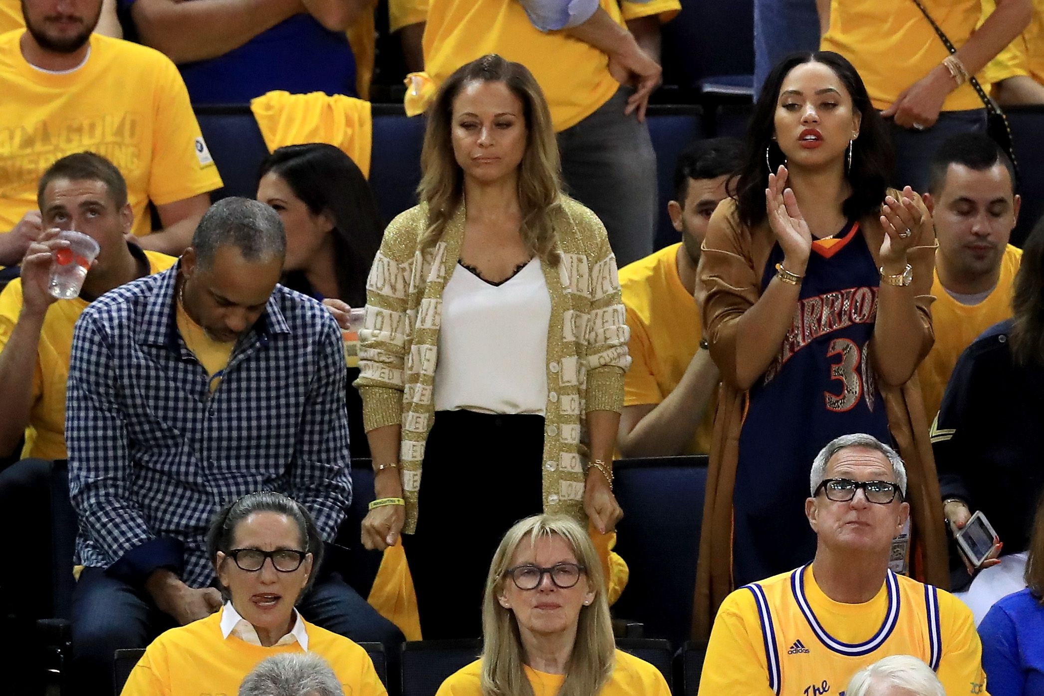 Steph Curry #39 s Mom Drilled A Half Court Shot And Had Everyone Burst Into