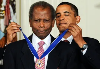 010722-celebs-sidney-poitier-moments-16-medal-of-freedom.jpg