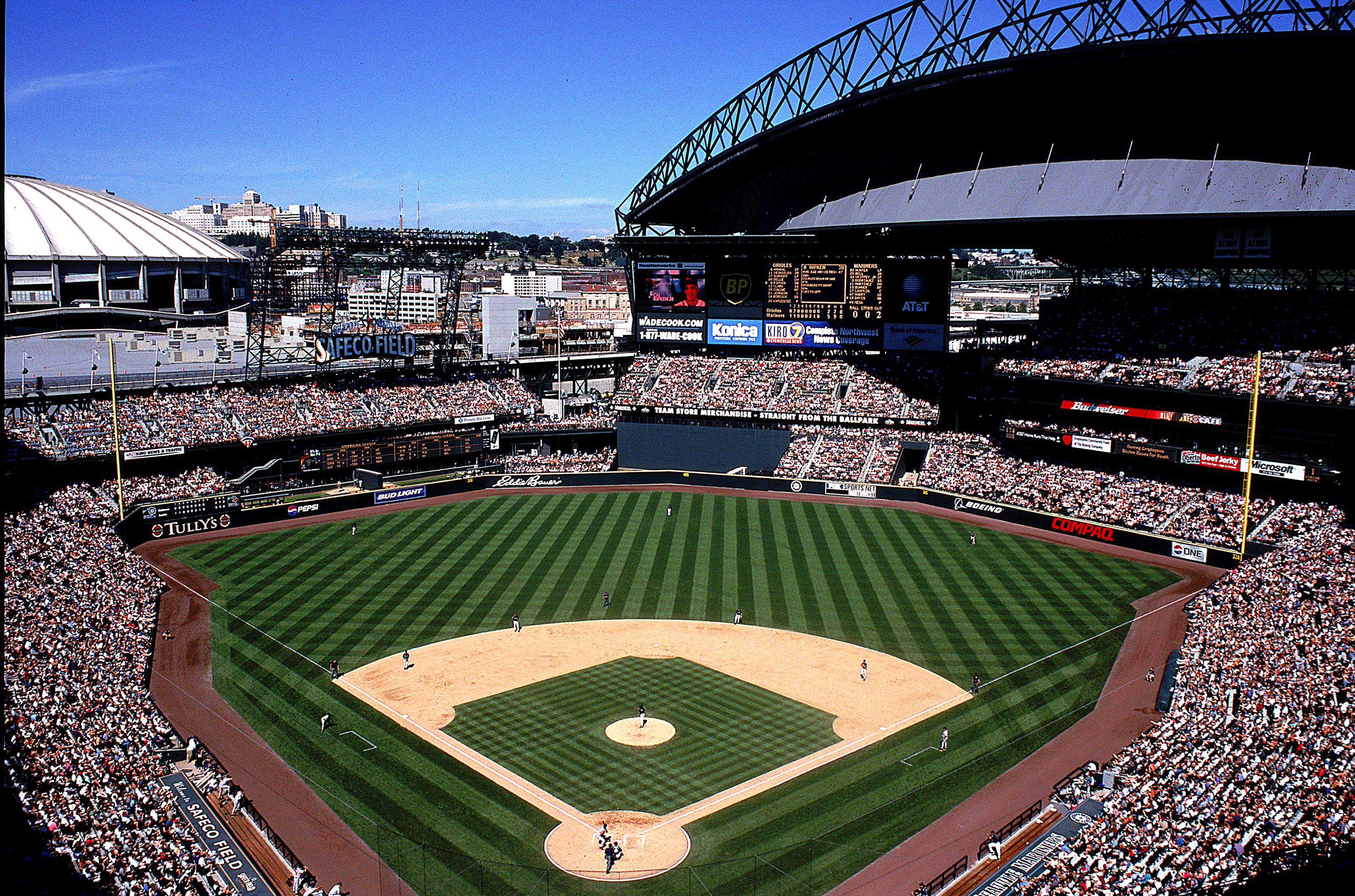 Seattle Mariners tell lesbian couple to stop 'being affectionate