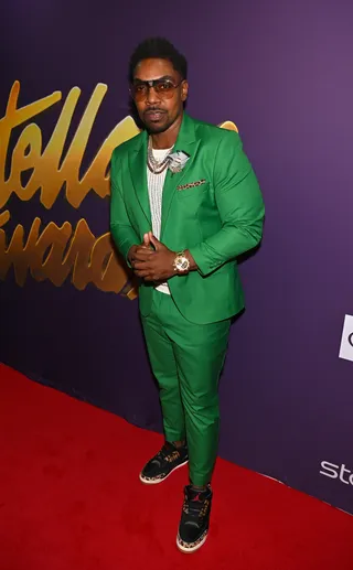 080422-style-stellar-gospel-music-awards-2022-red-carpet-kenny.jpg