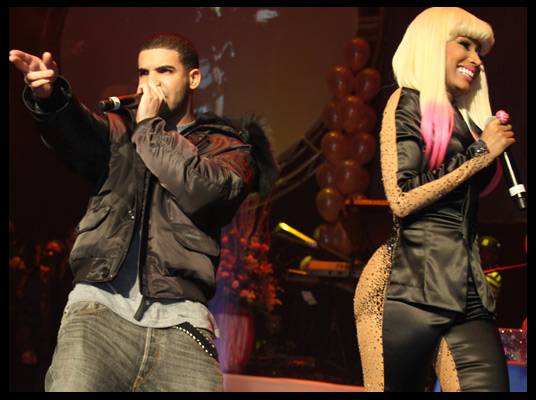 pictures of nicki minaj and drake kissing