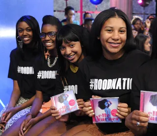 All Unite - Audience members with free Elle Varner CDs at 106 &amp; Park, August 8, 2012. (Photo: John Ricard / BET)