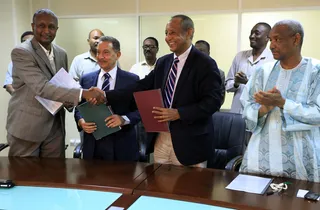 Sudans Settle Oil Dispute -  Representatives from Sudan and South Sudan came to an agreement on the highly contentious issue of oil payments to allow the exportation of southern oil exports through Sudanese territory.(Photo: REUTERS/Mohamed Nureldin Abdallah)