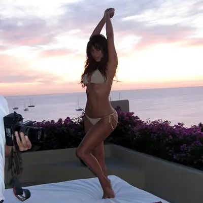 Rise and Grind - How beautiful is this sunrise summertime shoot and gold string bikini?  (Photo: Instagram)