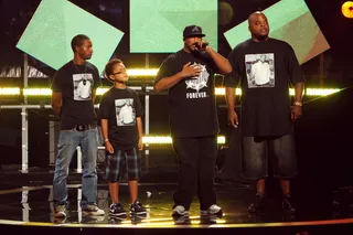 Premiere Time - Hip Hop Awards 2010 - DJ Premier and the family of Gang Starr's Guru hit the stage to lead a special tribute to the fallen Gang Starr rapper. (Photo: Taylor Hill/Getty Images)