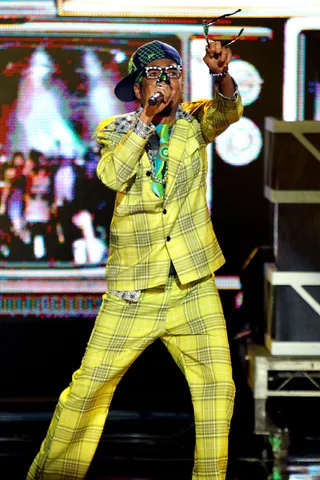 Do the &quot;Humpty Dance&quot; - Hip Hop Awards 2010 - Shock G of Digital Underground brings a retro pimp feel to his performance of Digital Underground's classic &quot;Humpty Dance&quot;(Photo: Taylor Hill/Getty Images)&nbsp;