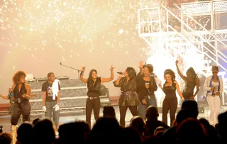 Pushing the Envelope - Hip Hop Awards 2008 - The Ladies First medley was in full effect as Salt-N-Pepa and DJ Spinderella hit the stage with fellow lady legends MC Lyte, Yo-Yo and Lady of Rage. These Black girls definitely rocked the mic right!&nbsp; (Photo: Rick Diamond/Getty Images for BET)