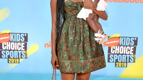 SANTA MONICA, CALIFORNIA - JULY 11: (L-R) Gabrielle Union and Kaavia James Union Wade attend Nickelodeon Kids' Choice Sports 2019 at Barker Hangar on July 11, 2019 in Santa Monica, California. (Photo by Neilson Barnard/Getty Images)