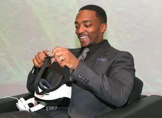 Techie - Anthony Mackie was uber excited when trying the Samsung products at the Samsung 837 Launch in New York City's Meatpacking District.(Photo: Neilson Barnard/Getty Images for Samsung)