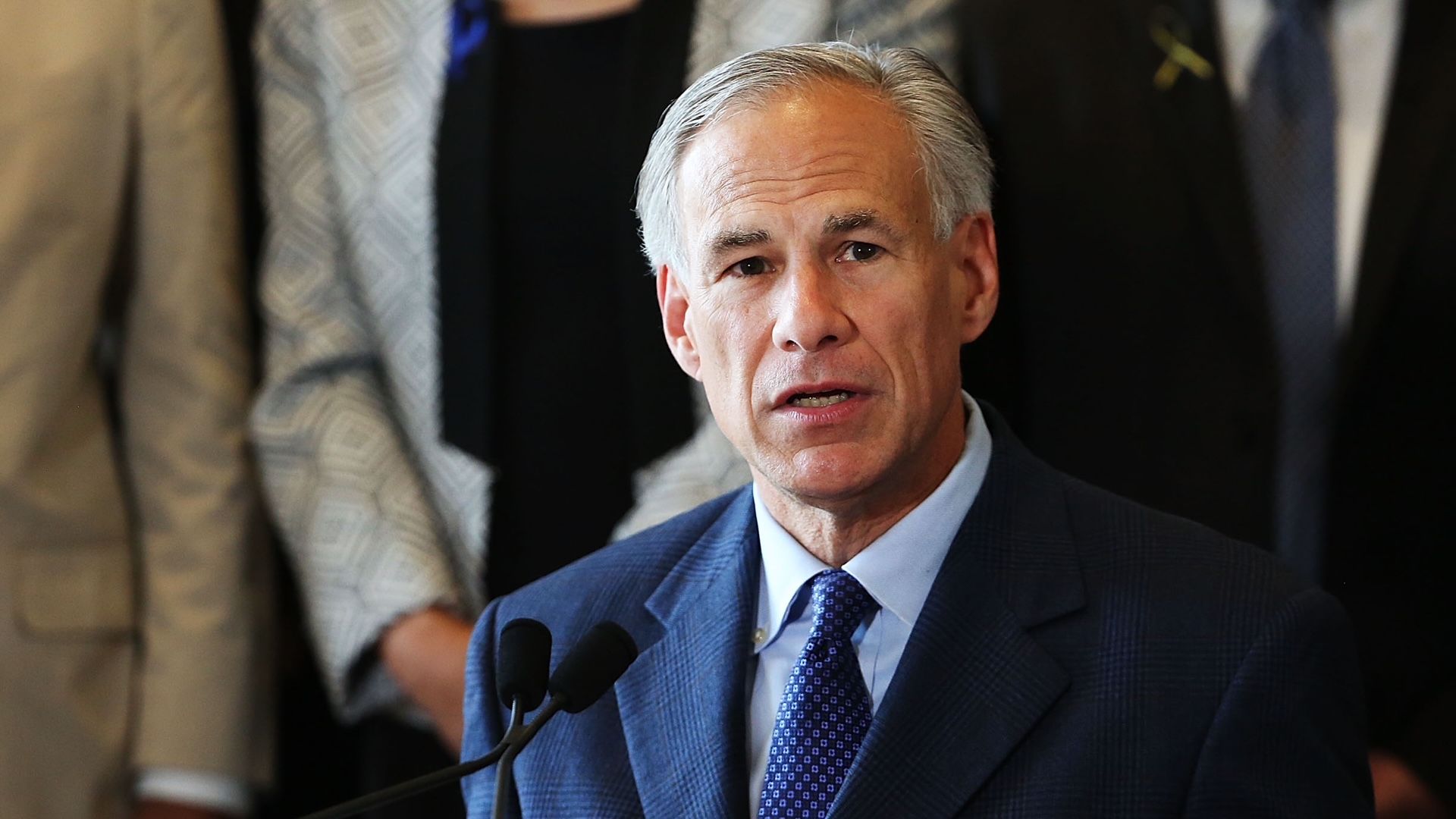Texas Teen Suspended for Hairstyle Sues Gov. Greg Abbott - Vimarsana News