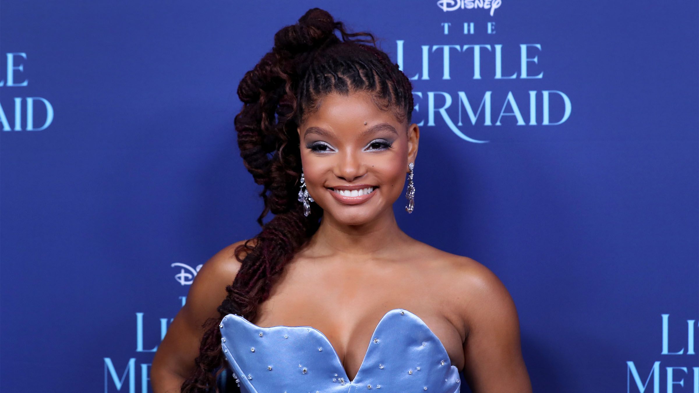 Halle Bailey Says Big Sis Chlöe Inspires Her To Take Fashion Risks - Vimarsana News