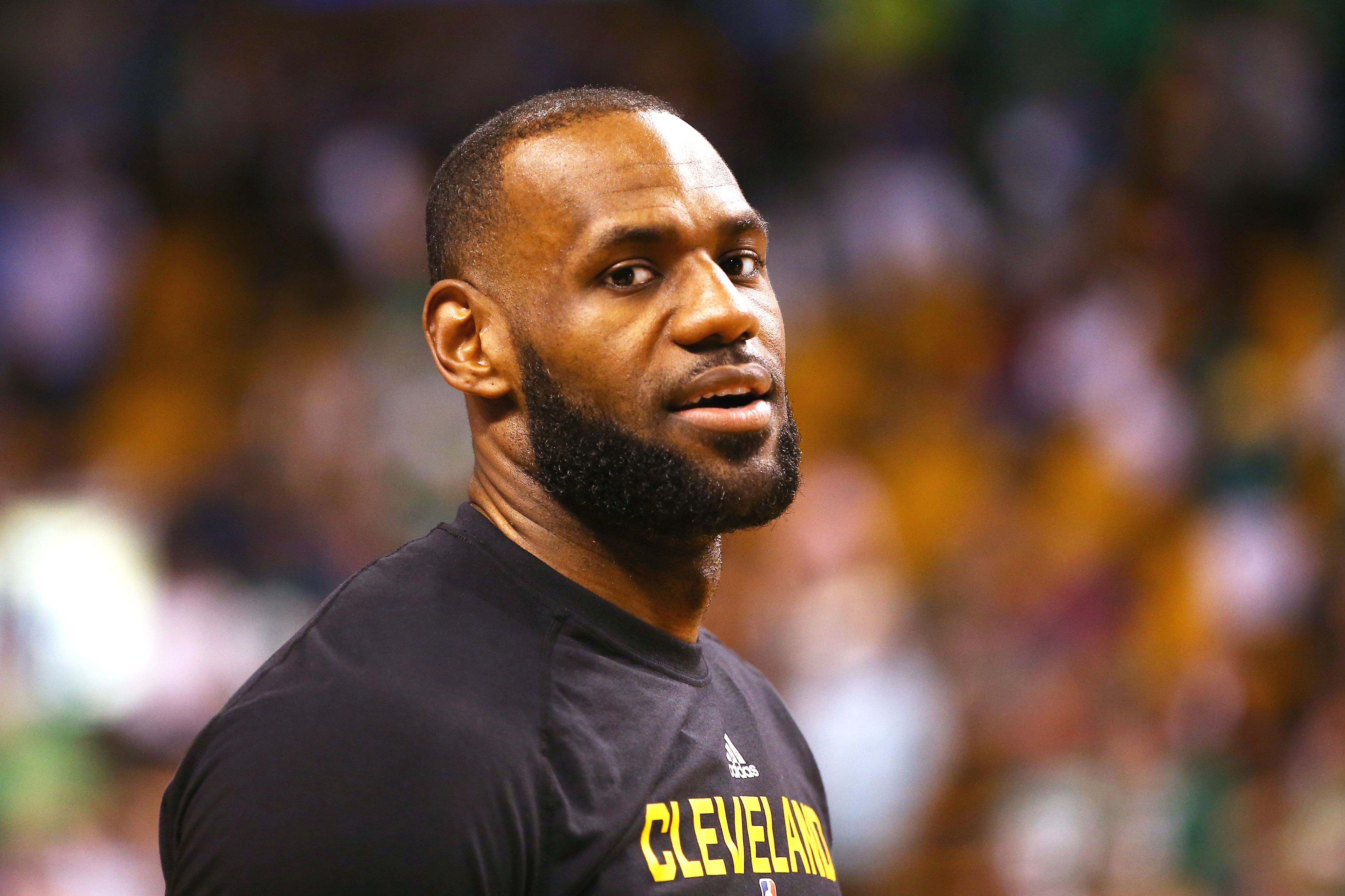 LeBron James Clapped All The Way Back At This Reporter And Fans Loved ...