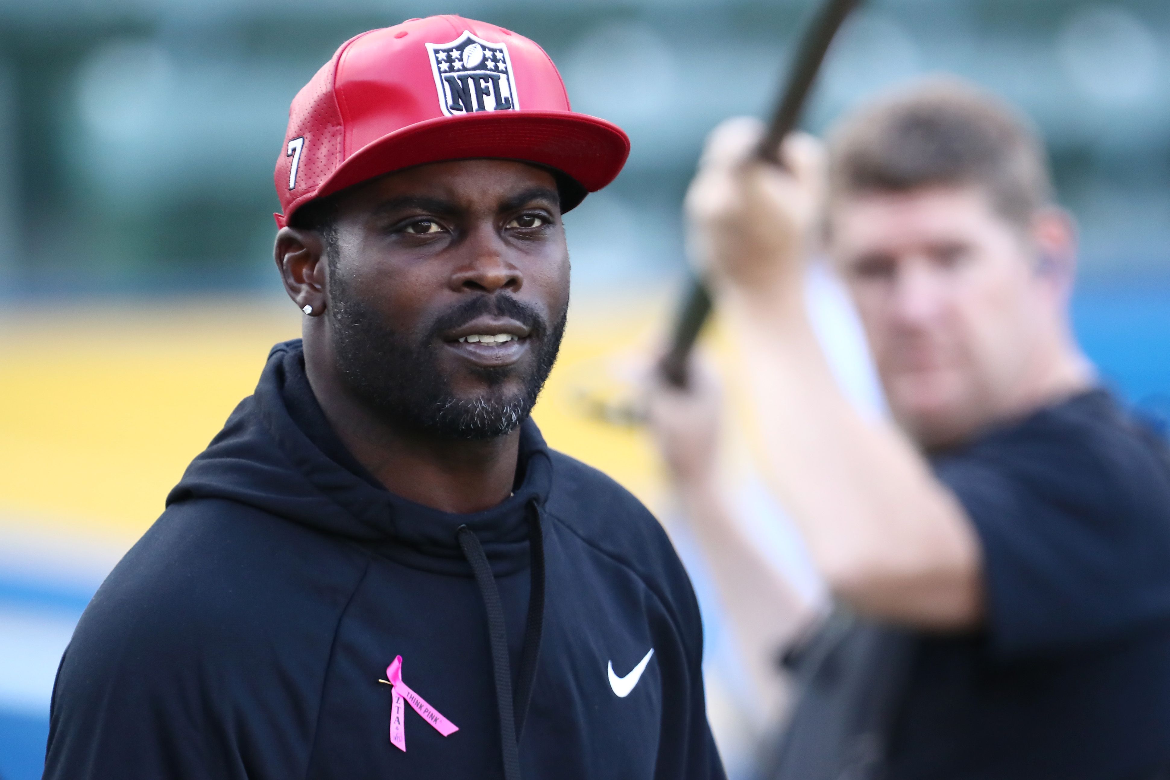 Michael Vick Will Still Serve As Pro Bowl Captain Despite Petition ...