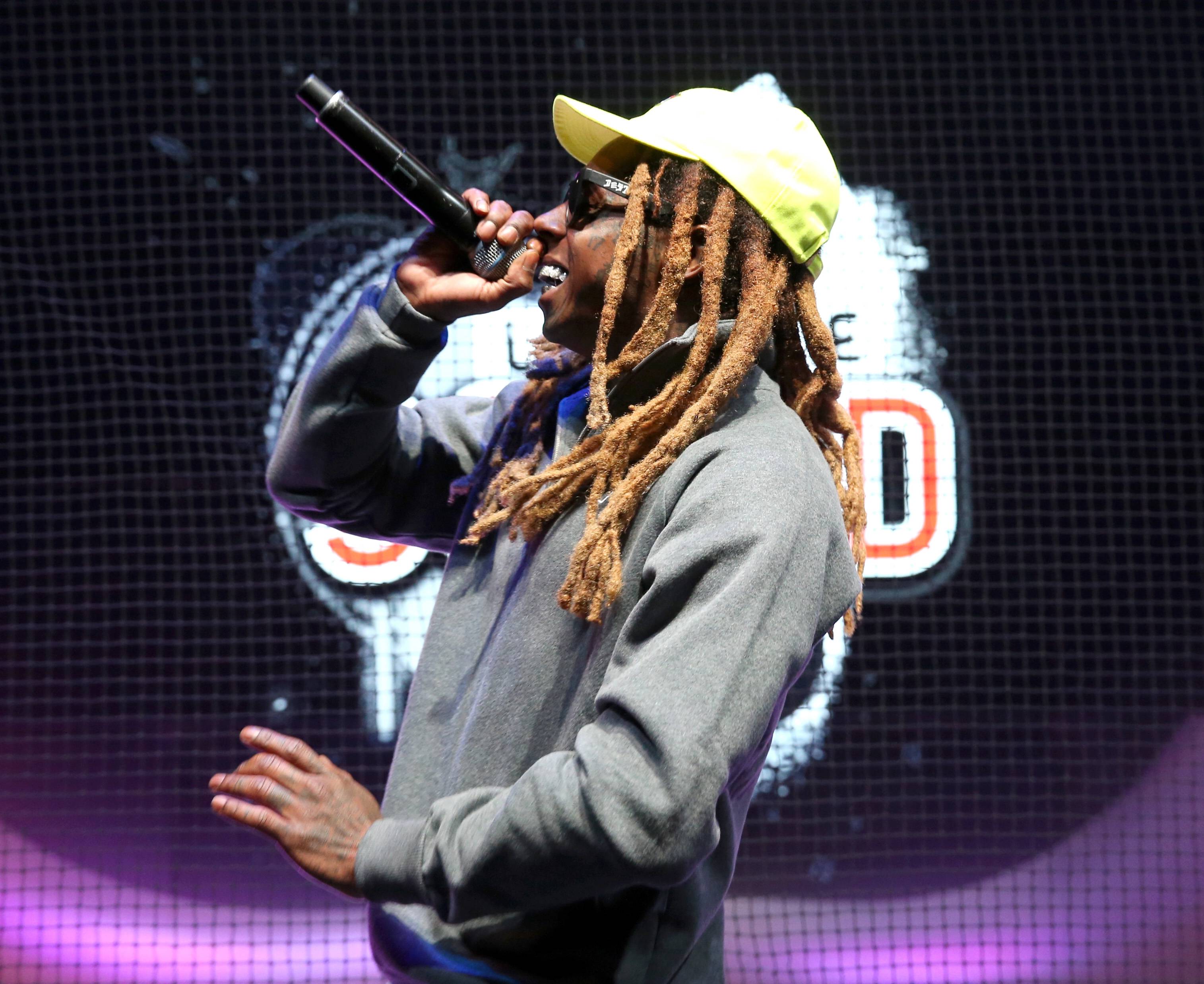 Jam wayne. Lil Wayne 2022. Lil Wayne back. Лил Вейн Bape. Il Wayne с косичками.