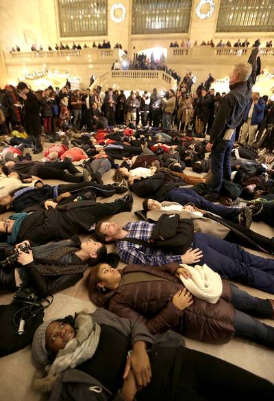 Grand Protests - People lie on the ground at Grand Central Terminal to protest the grand jury decision not to indict Officer Daniel Pantaleo.&nbsp;&nbsp;(Photo: AP Photo/Julio Cortez)