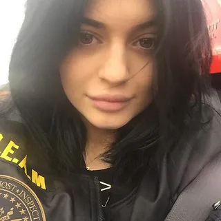 Kylie Jenner @kyliejenner - &quot;You know it's gonna be a good Sunday when ya weaves out &amp; u haven't put ur face on yet&quot;  We like Kylie's philosophy on&nbsp;those lazy makeup-free days. This is a nice change for the youngest of the Kardashian-Jenner clan who is never caught without her face done.  (Photo: Kylie Jenner via Instagram)