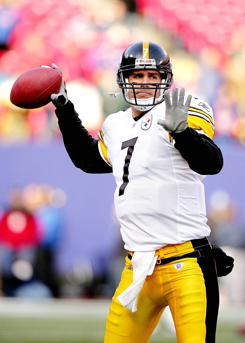 Pittsburgh Steelers quarterback Tommy Maddox against the Oakland