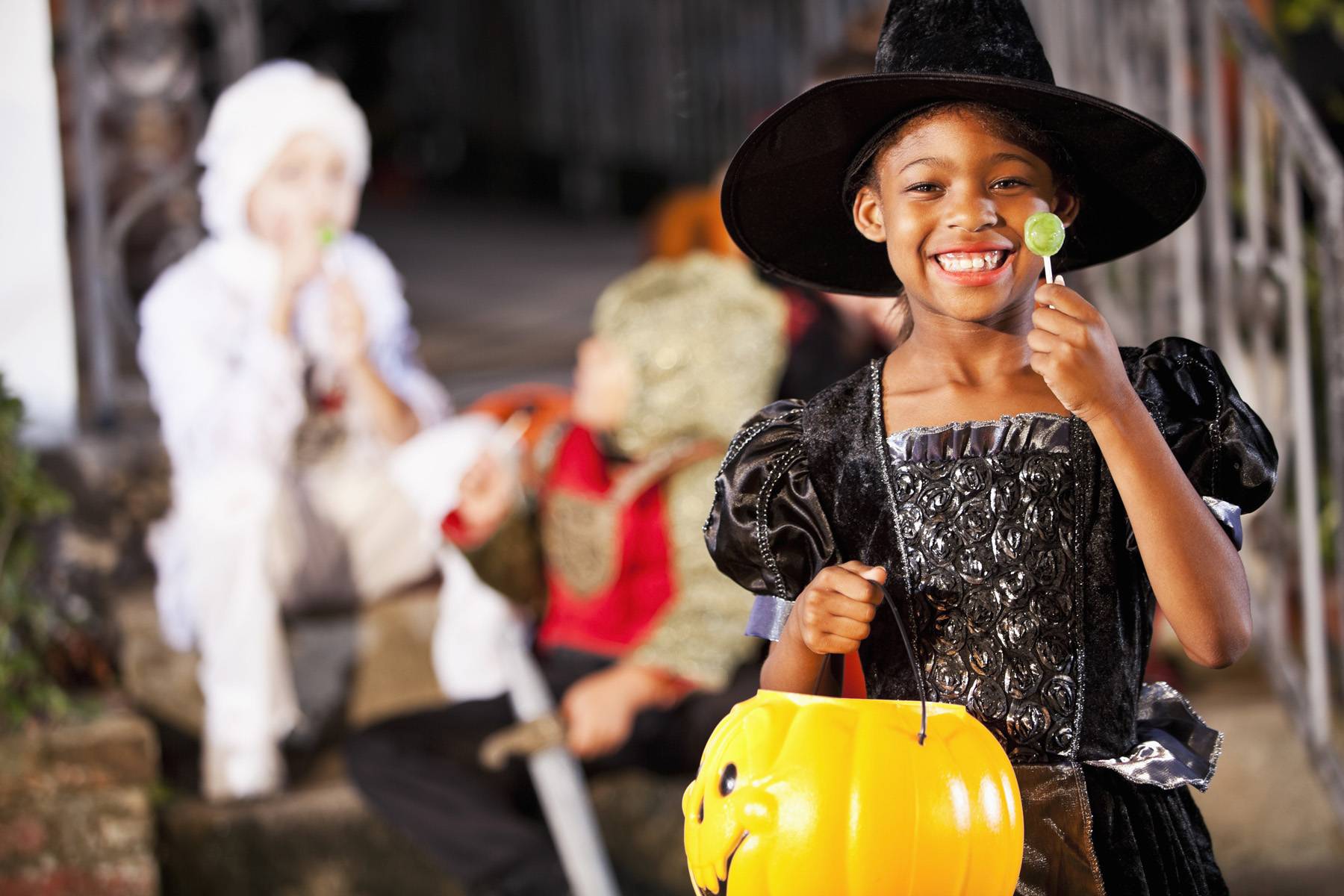 Little girl in halloween costume (Photo: kali9/GettyImages)