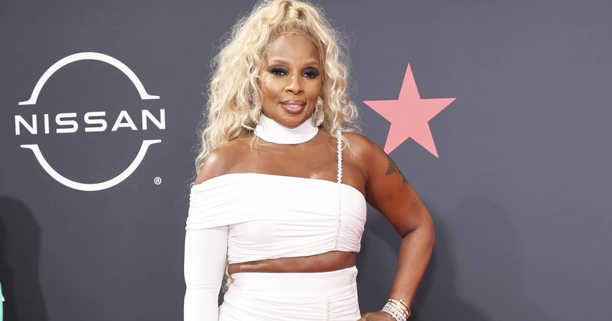 Mary J. Blige wears MCM jumpsuit with plunging neckline while