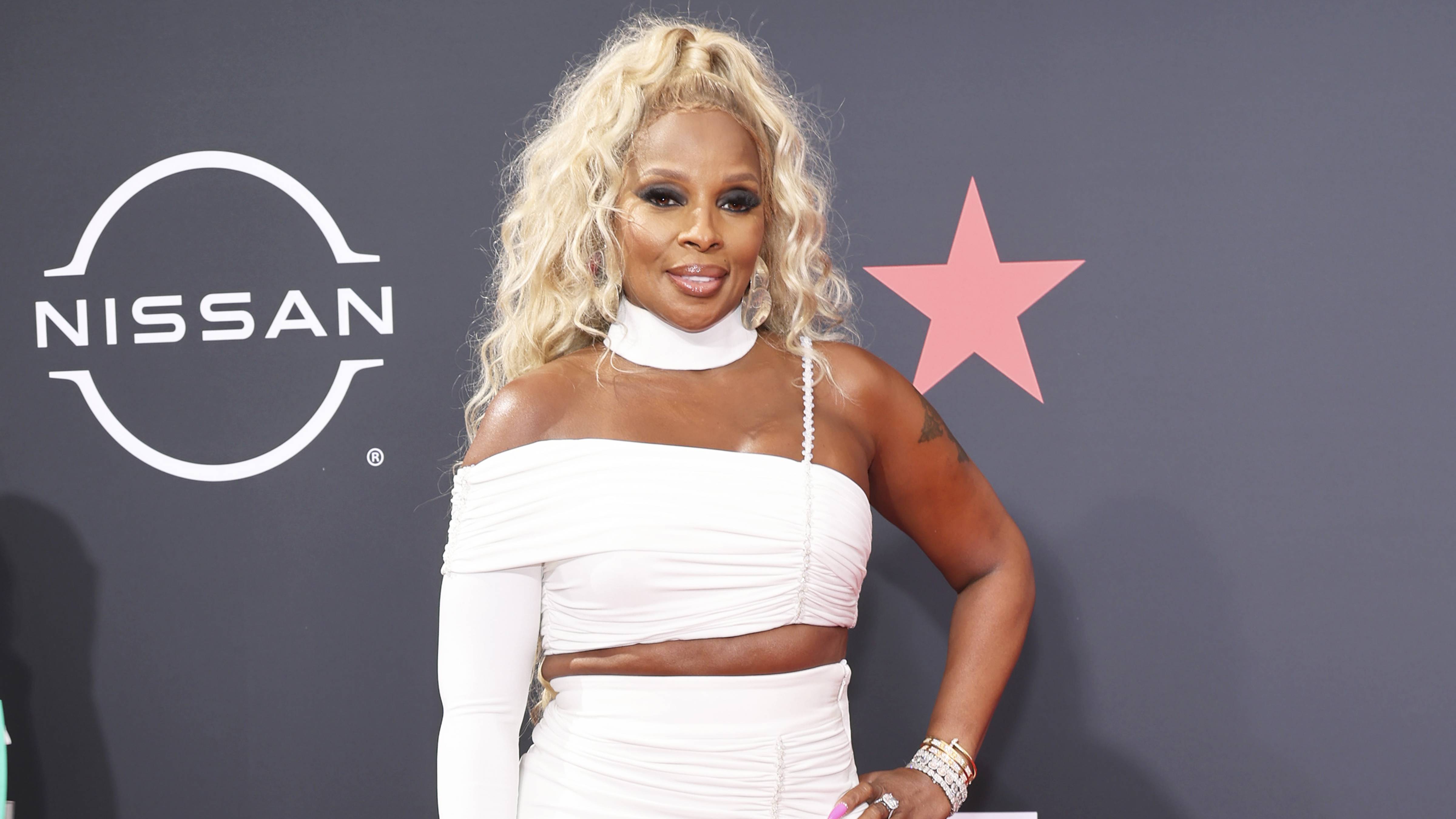 Mary J. Blige styled - Image 3 from BET Awards 2022: Mary J. Blige Rocks A  Sexy White Two-Piece Ensemble On The Red Carpet!