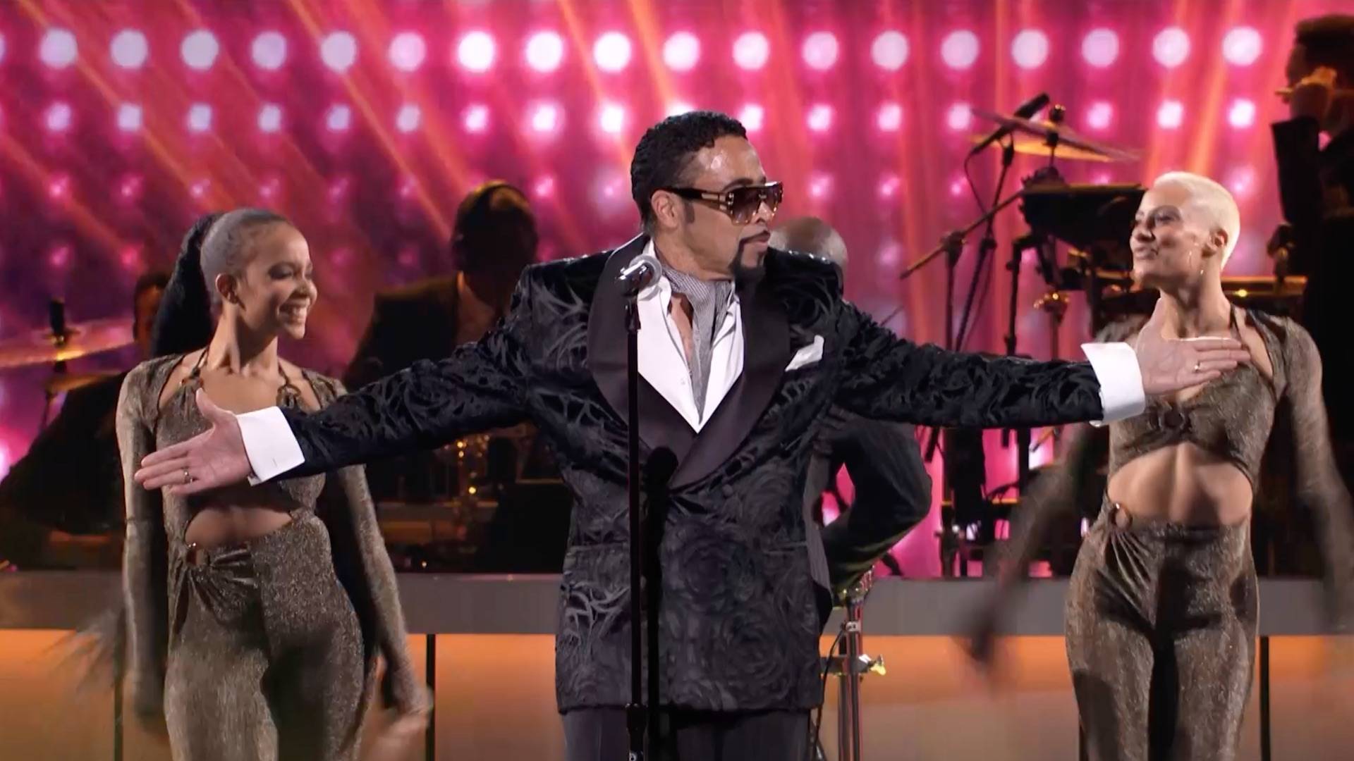 Morris Day and The Time Perform a Medley - The BET Soul Train Awards