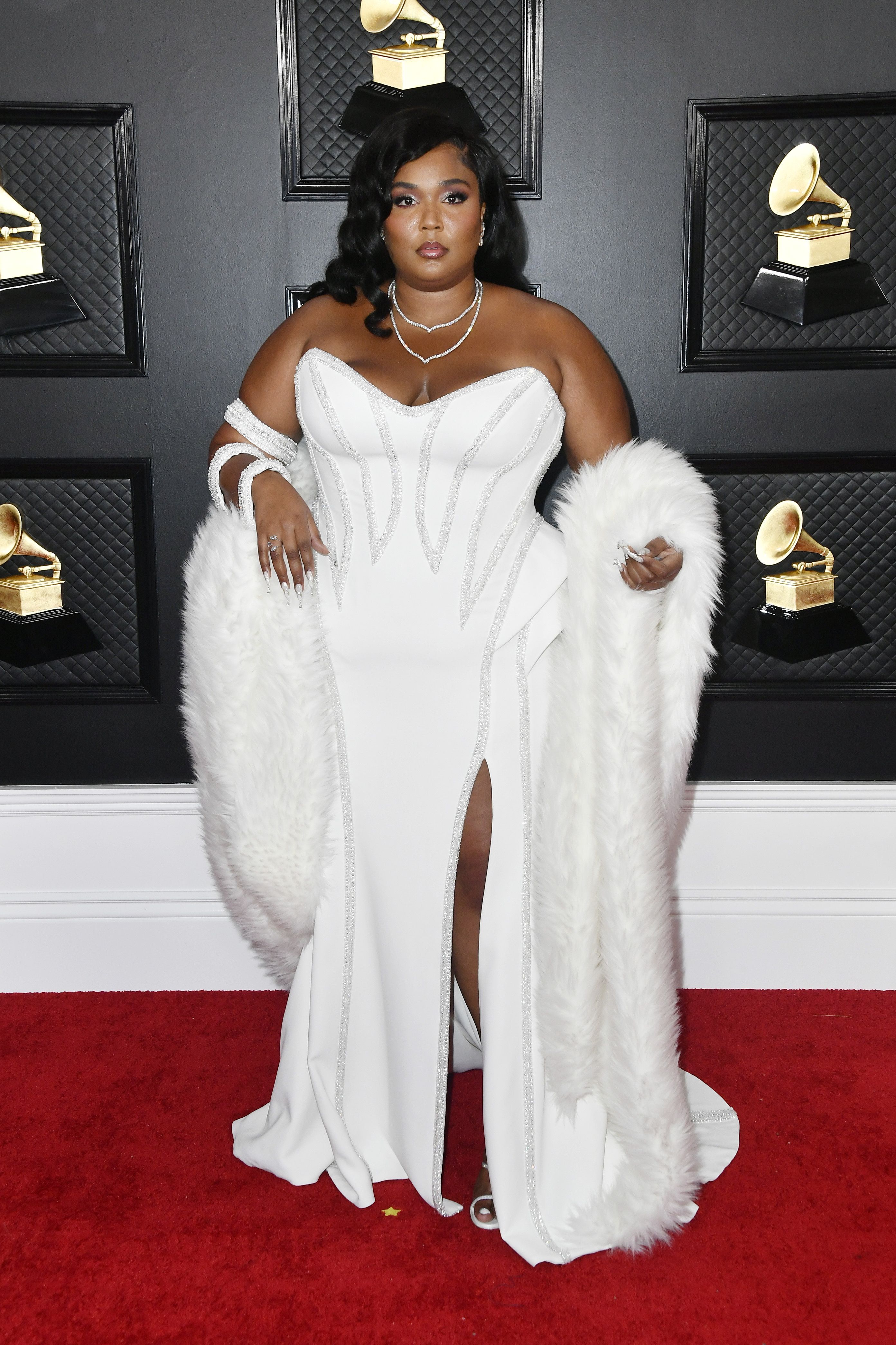 Lizzo Breaks Down Into Tears On Instagram Live Over Body Shaming And ...