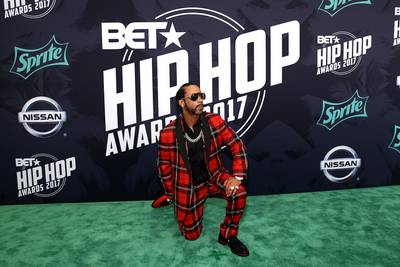 Father Figures&nbsp;Star Katt Williams Showed Up Ready In His Plaid! - (Photo: Bennett Raglin/Getty Images for BET)