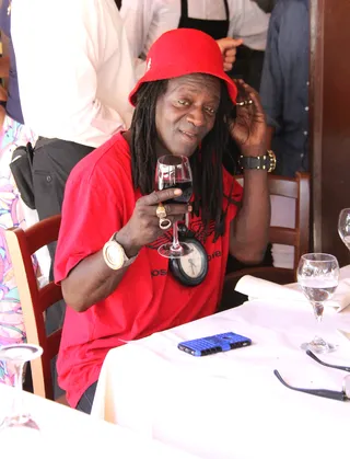 Flavor of Lunch - Flavor Flav enjoys a leisurely lunch at Il Pastaio in Beverly Hills.&nbsp;(Photo: WENN.com)