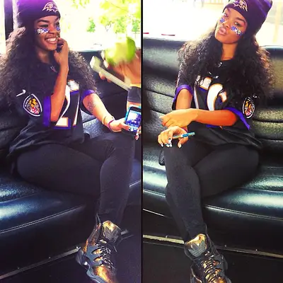 Teyana Taylor  - Sitting pretty in her Ray Rice jersey, Baltimore Ravens fan Teyana Taylor brings a fashionable touch to her ensemble by way of voluminous curls, second-skin leggings and fresh gold-and-black Adidas sneakers.  (Photo: Teyana Taylor via Instagram)