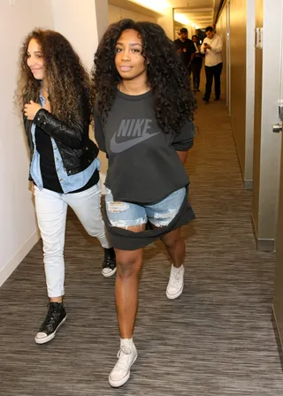 The Songstress - Recording artist Sza of TDE backstage before showtime. (Photo:&nbsp; Bennett Raglin/BET/Getty Images for BET)