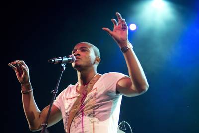 Put Your Hands Up - Jonathan McReynolds takes the fans (including Kirk Franklin, who was in attendance)  with him on a spiritual journey with his mellow brand of music. (Photo: Cooper Neill/Getty Images for BET)