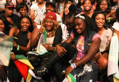 Kiss the Girls - Beenie Man gives love and hugs to the livest audience members. (Photo: Bennett Raglin/BET/Getty Images for BET)