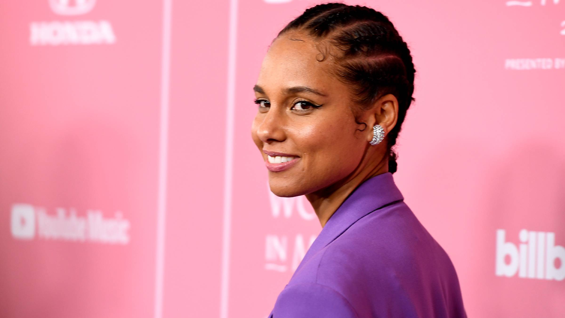 Alicia Keys Wants to Be Your New Self-Care Mentor, Cover Interview