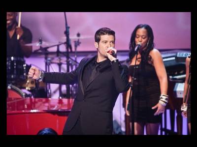 Robin Thicke - Robin performs his hit song, ?Sex Therapy.?