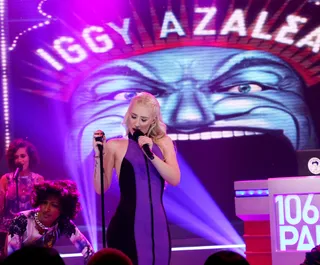 Feeling the Vibe - Iggy Azalea gives everything with this performance.&nbsp;(Photo: Bennett Raglin/BET/Getty Images for BET)