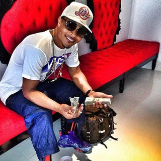 T.I. @troubleman31 - Money stacks make T.I.'s smile stretch from ear to ear.(Photo: T.I. via Instagram)