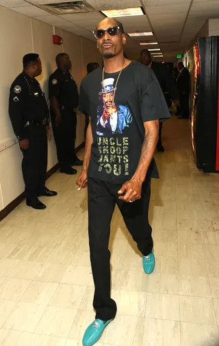 Snoop on the Move - Uncle Snoop hustles to his next destination. (Photo: Bennett Raglin/BET/Getty Images for BET)