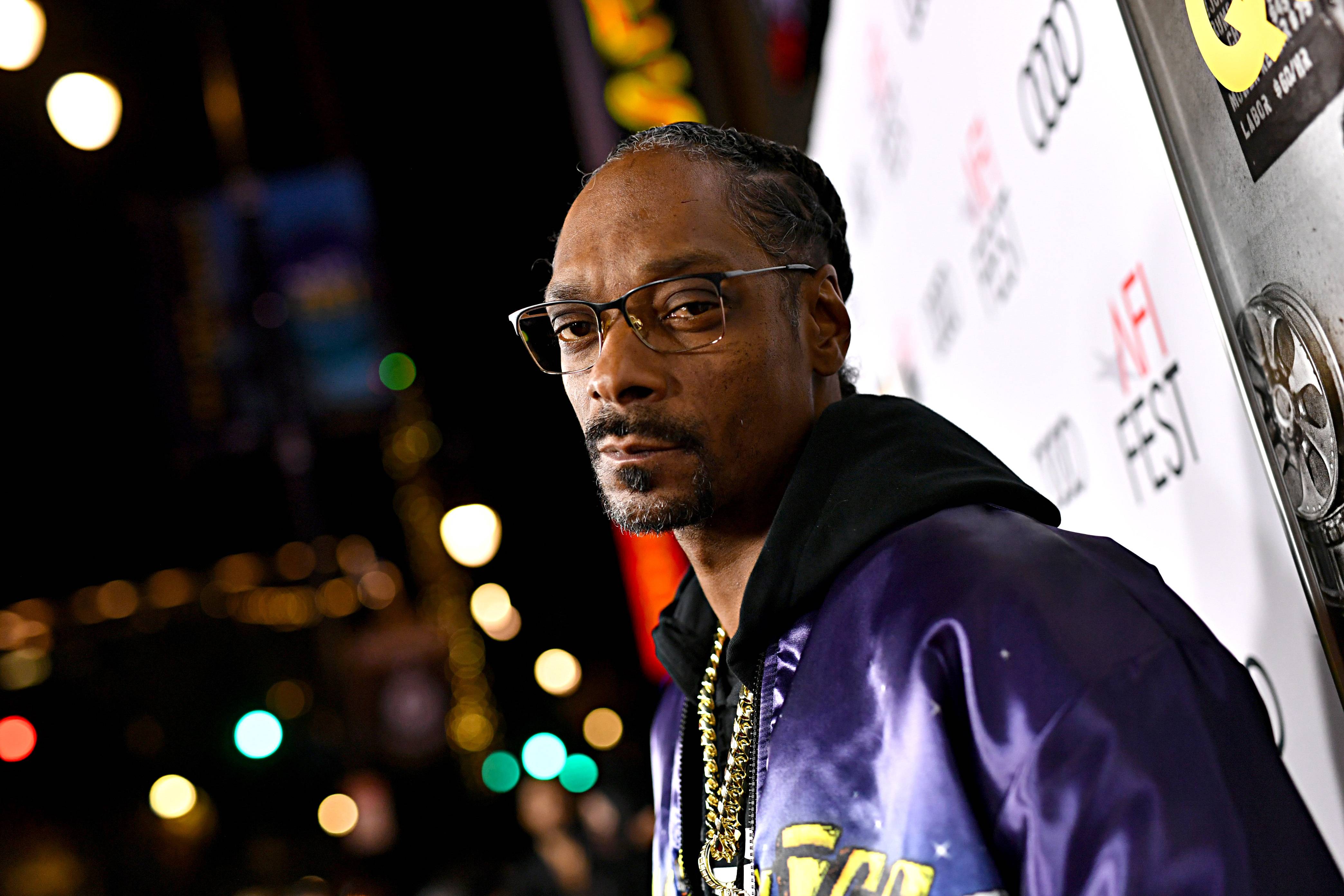 Snoop Dogg Asks His Family And Friends To Pray For His Mother (Video