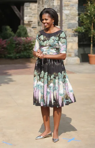 Meeting With the First Ladies - Michelle Obama later donned the dress when she spent time with first ladies from various countries during her tour of Stone Barns Center for Food and Agriculture in New York in September 2010. We love her choice of silver flats for the day's look.  (Photo: Hiroko Masuike/Getty Images)