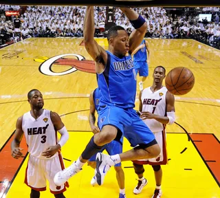 Shawn Marion - Shawn Marion dunks during the first half of game 6.\r(Photo: AP Photo/Larry W. Smith; Pool)