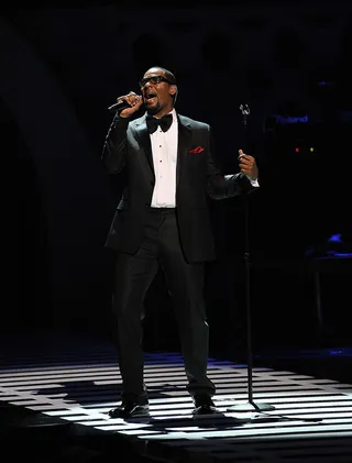 ATLANTA, GA - NOVEMBER 10: R. Kelly appears on the 2010 Soul Train Awards presented by Centric at the Cobb Energy Performing Arts Centre, November 10, 2010 in Atlanta, Georgia. The show will premiere on both CENTRIC and BET on Sunday, November 28 at 9:00 PM. - (Photo: Paul Abell/PictureGroup)