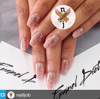 Evelyn Lozada - The reality TV star’s tips are definitely ready for their close-up. Just check out her glitter-flecked mani!  (Photo: Evelyn Lozada via Instagram)