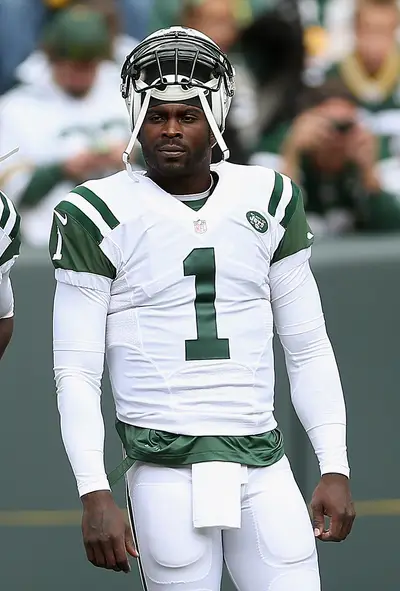 Michael Vick - In 2005, Vick was one of the highest-paid athletes in the world. By 2008, he was broke. Three years of splashing money around on mansions, a double-digit entourage and fruitless business ventures followed by the dog-fighting scandal that landed him in prison cost the Atlanta Falcons player to lose almost every dime he had.&nbsp;(Photo: Christian Petersen/Getty Images)