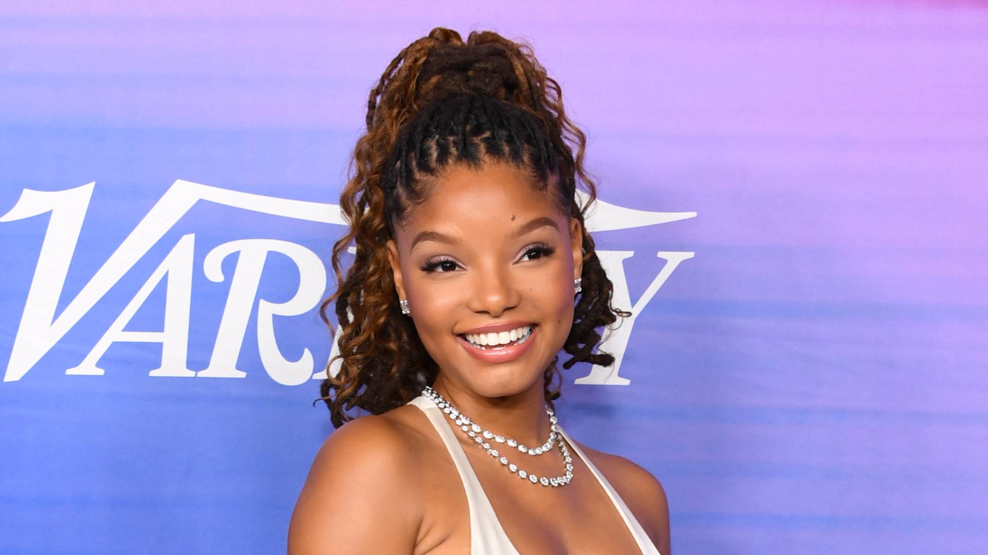 Good Vibes!: Halle Bailey Rocks A Stylish Neon-Green Bikini While Happily Vacationing In Hawaii - Vimarsana News