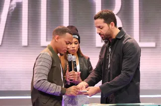 Pick a Card - Bow Wow's a willing participant in the card trick David Blaine has planned. (Photo: Bennett Raglin/BET/Getty Images for BET)